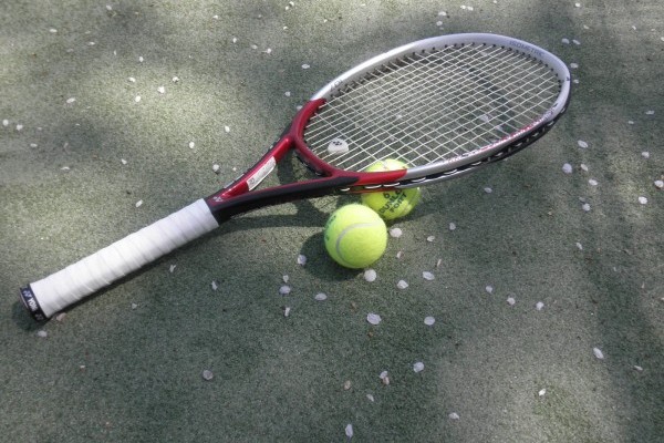 桜の花びらがヒラヒラ舞い散る中でのテニスは、最高の気分！