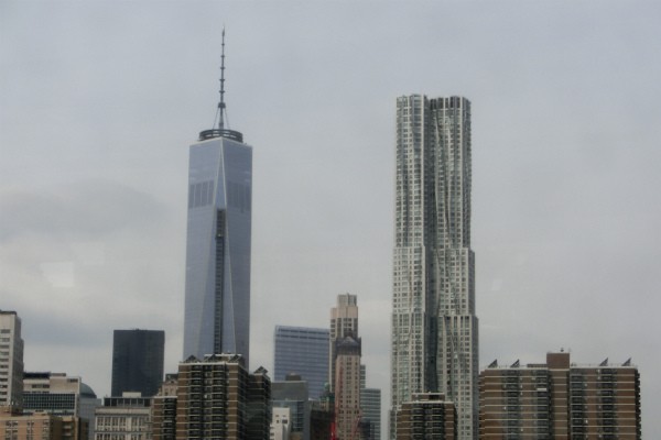 ニューヨークハイライト一日観光 自由の女神とマンハッタン摩天楼