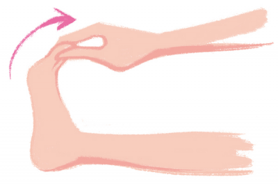 足指をつかんで甲のほうへ引っ張り、アキレス腱を気持ちよく伸ばします