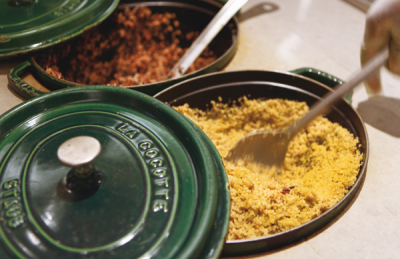 雑穀はキヌアとファッロ、そしてワイルドライスの３種類。ストウブの鍋で調理してあるところに味の違いが