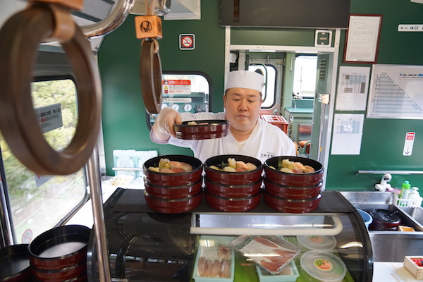 列車の中で握ってくれるお寿司～富山県・氷見～