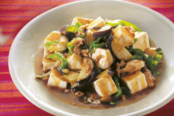 今日のメイン料理はこれで決まり！ 豆腐のおかず⑰豆腐と夏野菜のそぼろ炒め