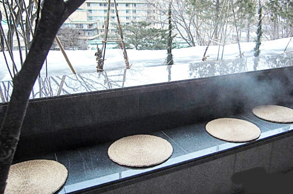 足湯のできるパン屋さん！ 北海道の定山渓温泉へ