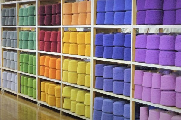 日本の絨毯業界の老舗オリエンタルカーペット見学へ