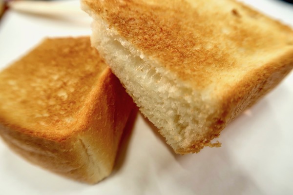 トースト研究の第一人者・山田教授のパン焼き理論を実現したトースターが完成！1分で「もちサクッ」のトーストが焼き上がる！