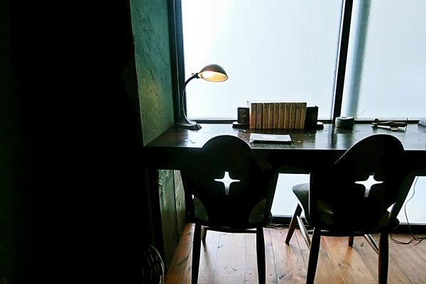 静かに本を読みパンを食べる、とっておきの空間 札幌「カルメル堂」