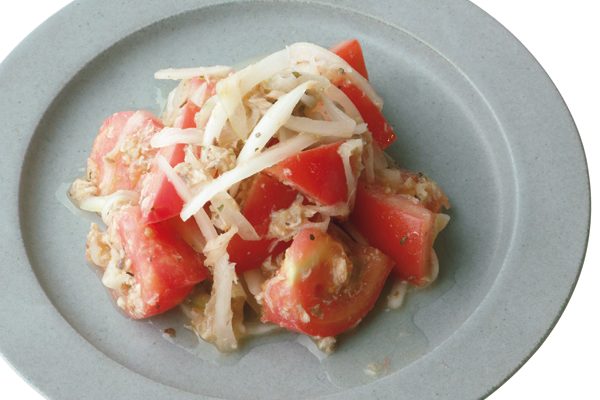 作りおき「サバフレークハーブ風味」で『サバ缶』の活用度アップ／トマトとサバフレークのサラダ