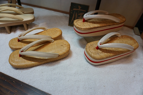 祇園の老舗履物店の技とこだわりから生まれた革新的なビーチサンダル