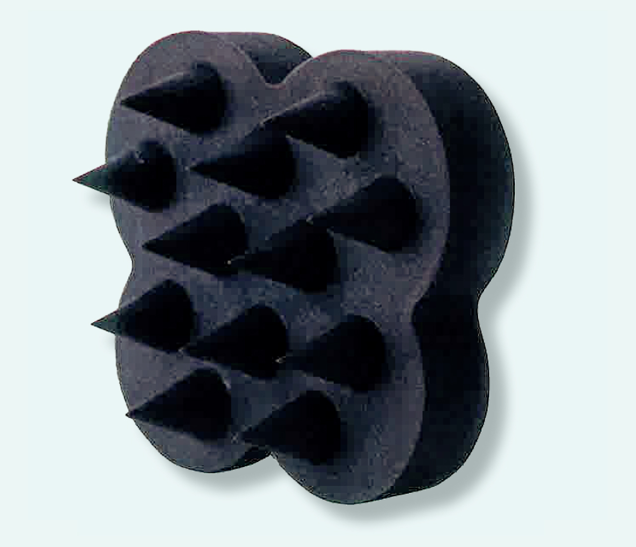 シリコーン製の頭皮用ブラシ　uka スカルプブラシ ケンザン￥2,200／ウカトーキョーヘッドオフィス