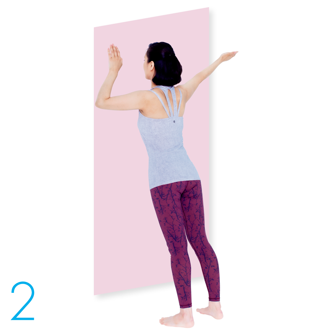 足の位置を動かさずに、右肩を壁に押しつけるようなイメージで、上半身をゆっくり壁に近づけます