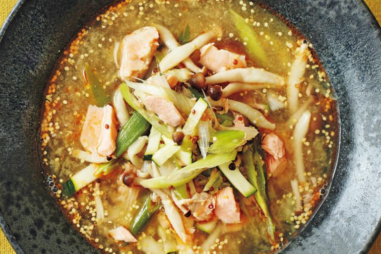 鮭で気を補って疲労回復！「焼き鮭とマスタードのスープ」レシピ