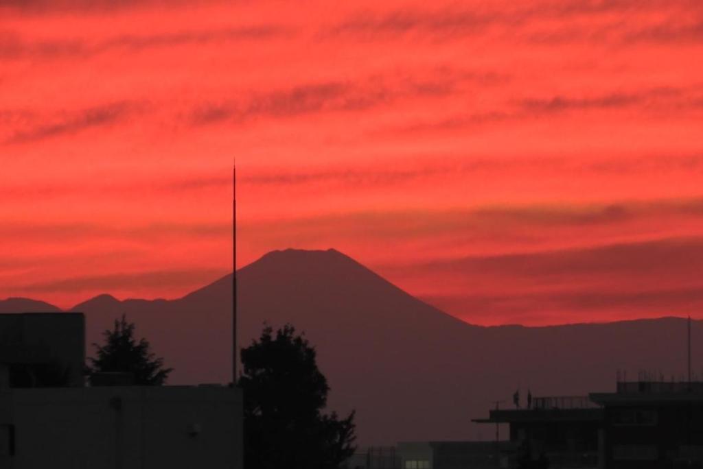 赤い夕焼け富士山