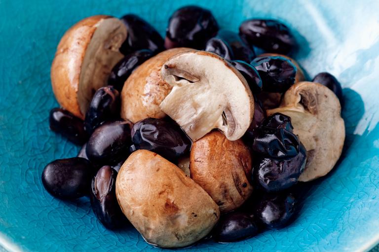 黒豆のアントシアニンには脳細胞を健康に保つ働きも「黒豆とブラウンマッシュルームの塩煮」／脳活「新和食」レシピ