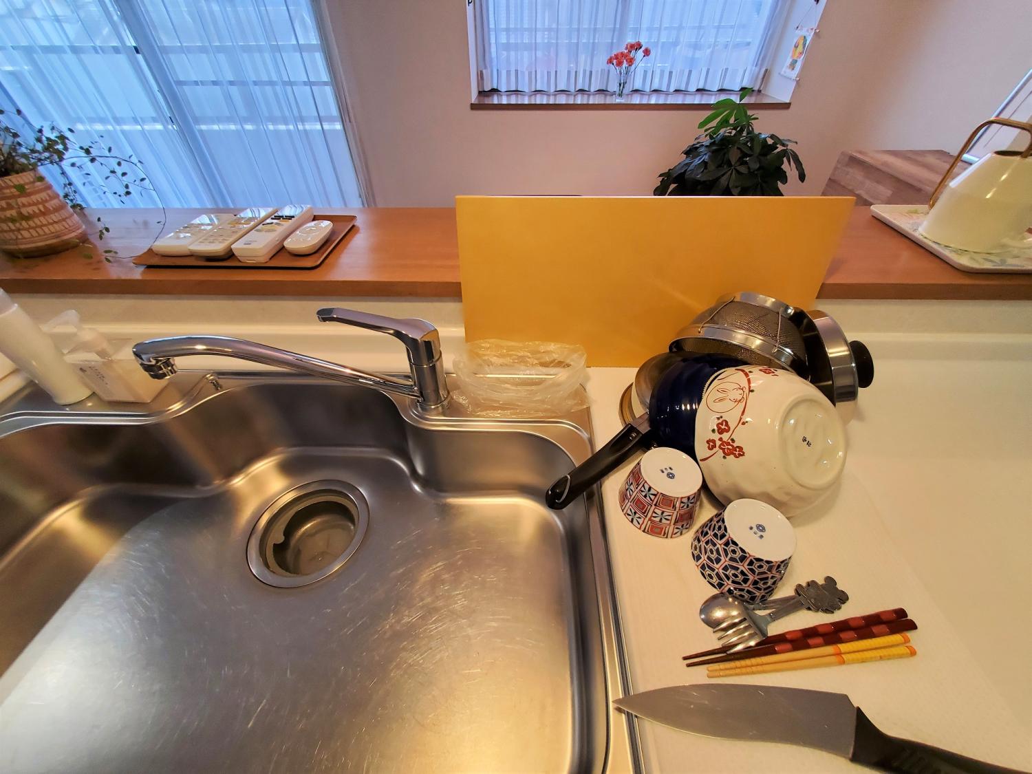 断捨離トレーナー佐藤ひとみさんの自宅キッチン「食器を洗ったら？」