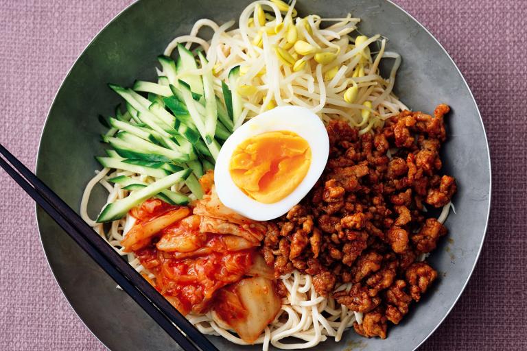 人気の高たんぱく・低糖質食材、豆腐干糸（カンスー）で「韓国風まぜ麺」／Wタンパク質レシピ