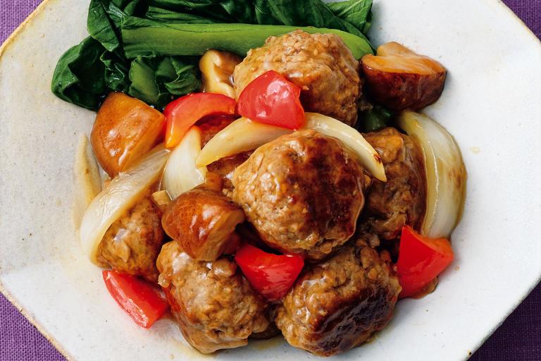 大豆ミートと合いびき肉を合わせて「中華風甘酢肉だんご」／Wタンパク質レシピ