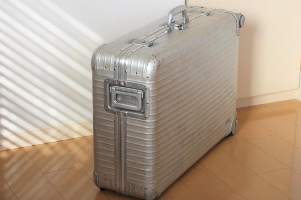 97年製リモワのスーツケース　アルミニウム