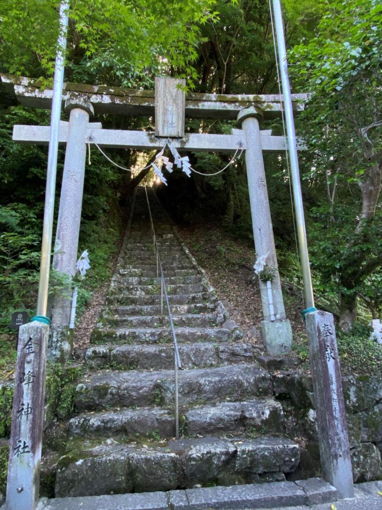 佐川　金峰神社の鳥居と石段