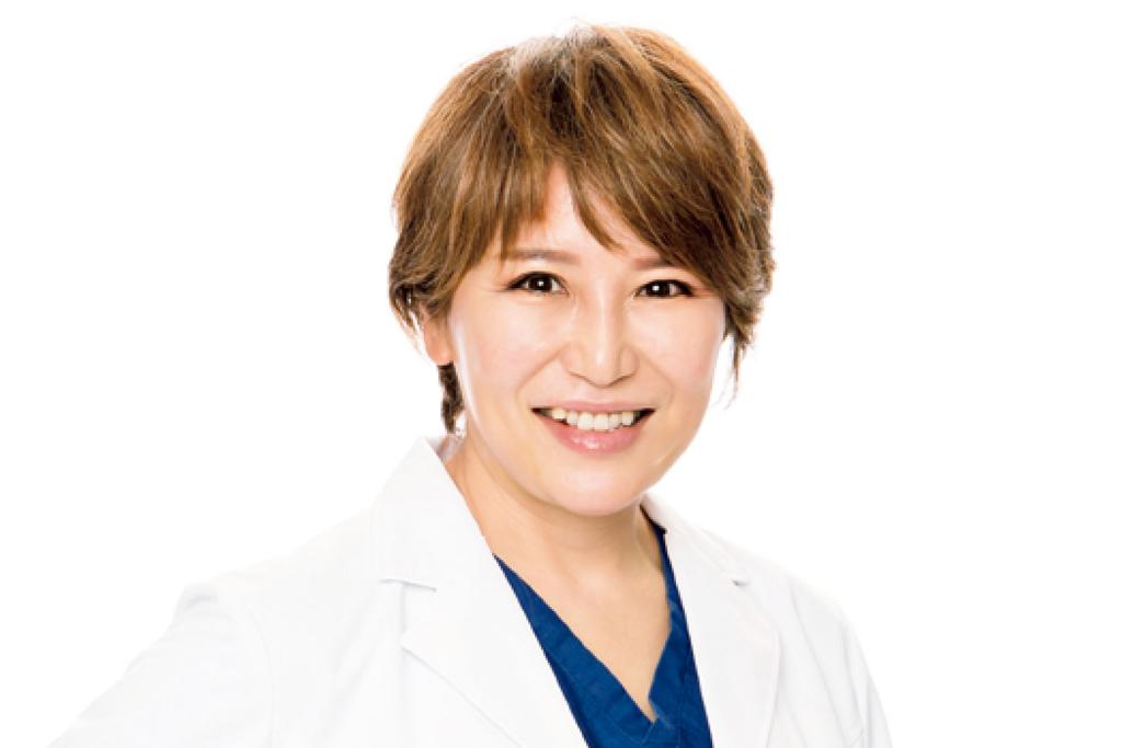 美容皮膚科・小村十樹子医師（57）／35歳で美容医療をスタート。最先端を積極的に試し続けてきた成果の若々しさ