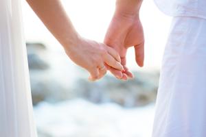 Love,-,Romantic,Couple,Holding,Hands,On,A,Beach,In