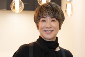 黒田知永子さん正面向き顔写真