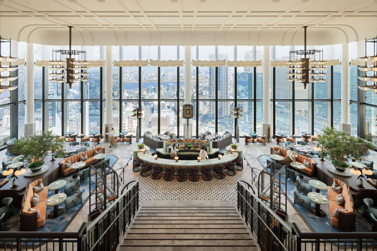 「ウォルドーフ・アストリア大阪」を象徴する「ピーコック・アレー」