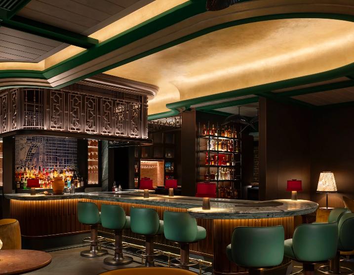 バー「ケーンズ&テイルズ」