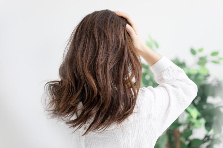 化粧品会社発の「育毛剤」3選。髪のボリューム減、薄毛の悩みを心地よくケア！【40代、50代】