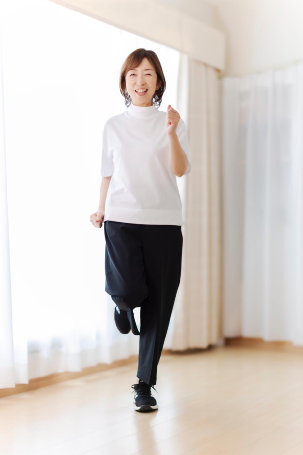 足のケア4　ウォーキング　腕を縦に振る