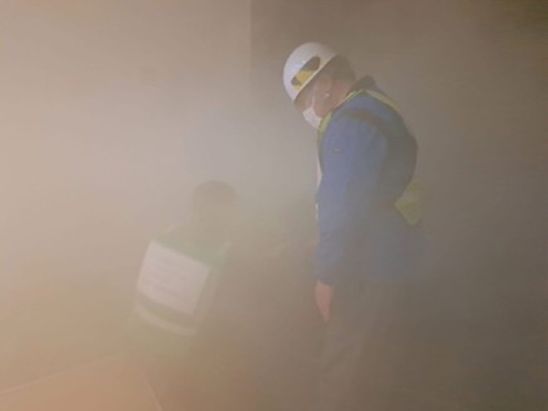 日本大通りビル防災訓練煙体験