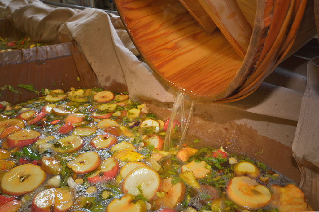 大高酵素「スーパーオータカ」｜製造工程：抽出