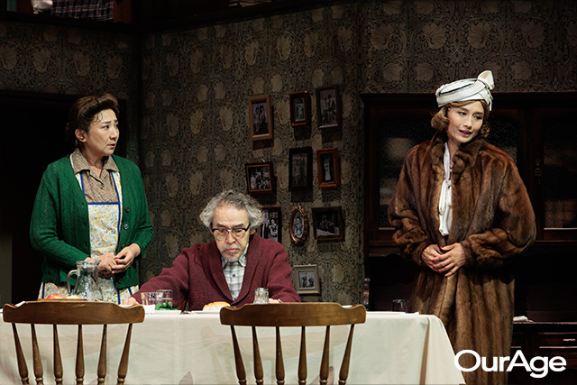 裕福になった叔母ブランチ(小島 聖)と社会主義者の祖父の軋轢、ケイトの父として感じている娘夫婦への危惧など、家族の「暗」の部分が明らかに。