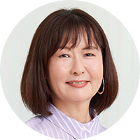 楽しくスキンケアをすれば血流もよくなり、肌にも体にもきっといい影響がありますね！／倉田