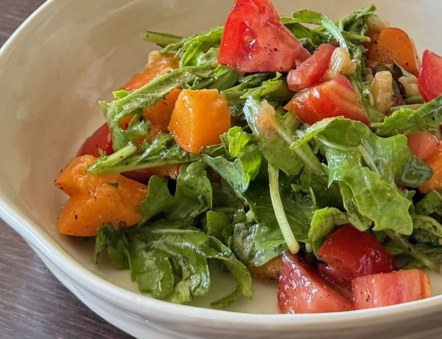 ルッコラとトマトとアプリコットのサラダ