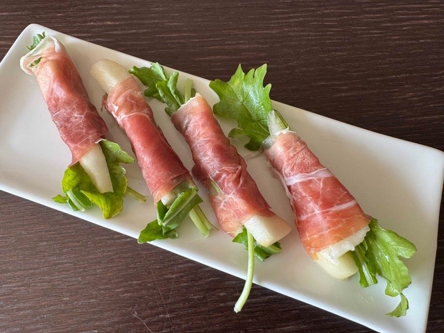 ルッコラと洋梨の生ハム巻き