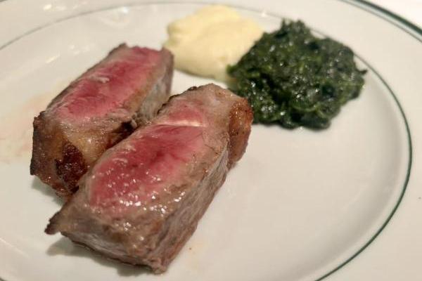 美食で整えよう。ジャージを脱いで（笑）お肉でパワーチャージ！