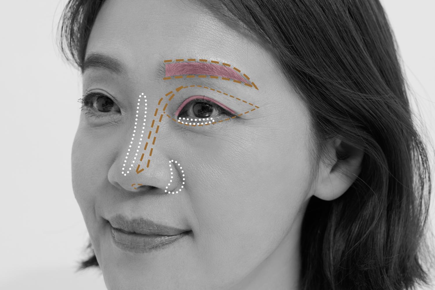 目元メイク1　モノクロ