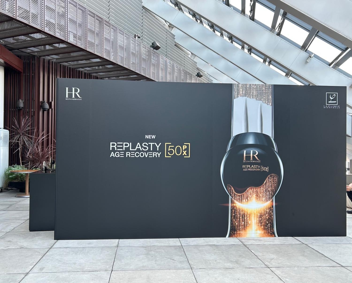 ヘレナルビンスタイン 外のパネル