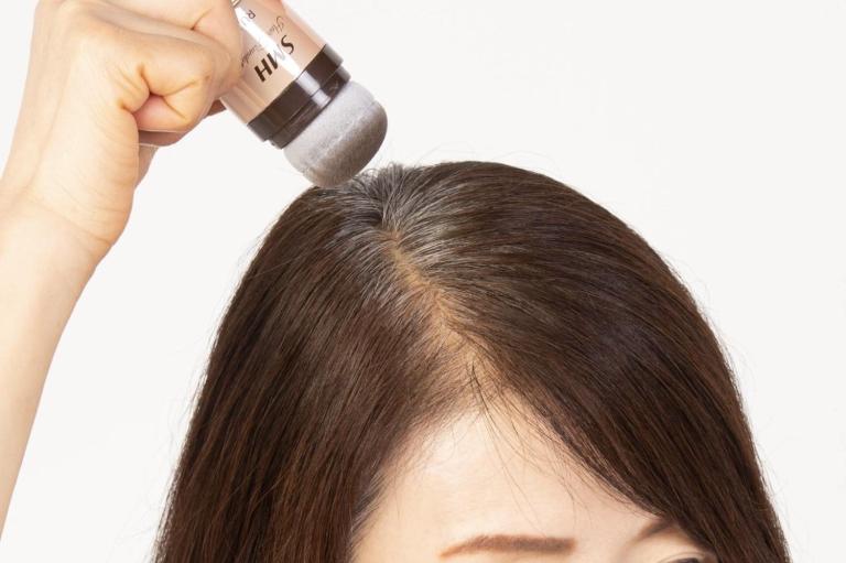 劇的簡単！ 白髪や薄毛をすぐに隠せる「ヘアファンデーション」は実力派ぞろい【40代、50代】