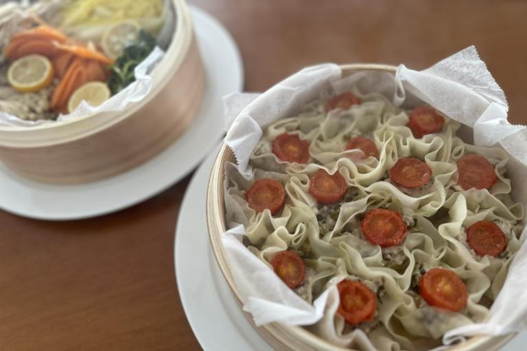 手軽に深みのある味「トマト、高菜しゅうまい」【せいろで蒸し野菜もご一緒に】
