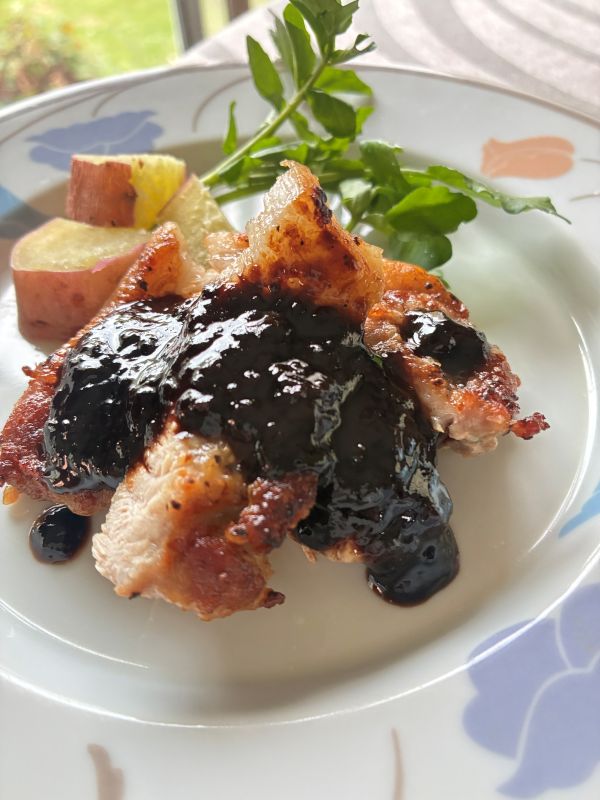 ソテー下ポークにザクロソースを添えて