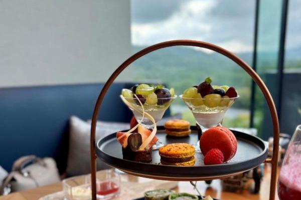 抜群のロケーションで12月4日まで楽しめる『マスカット＆巨峰 アフタヌーンティー』