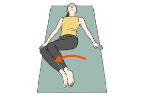 股関節ケア　あお向け膝倒し　ストレッチ