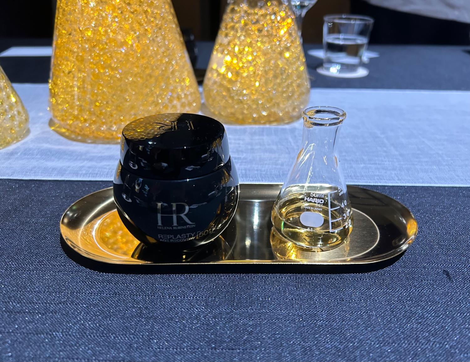 テーブル上 クリーム