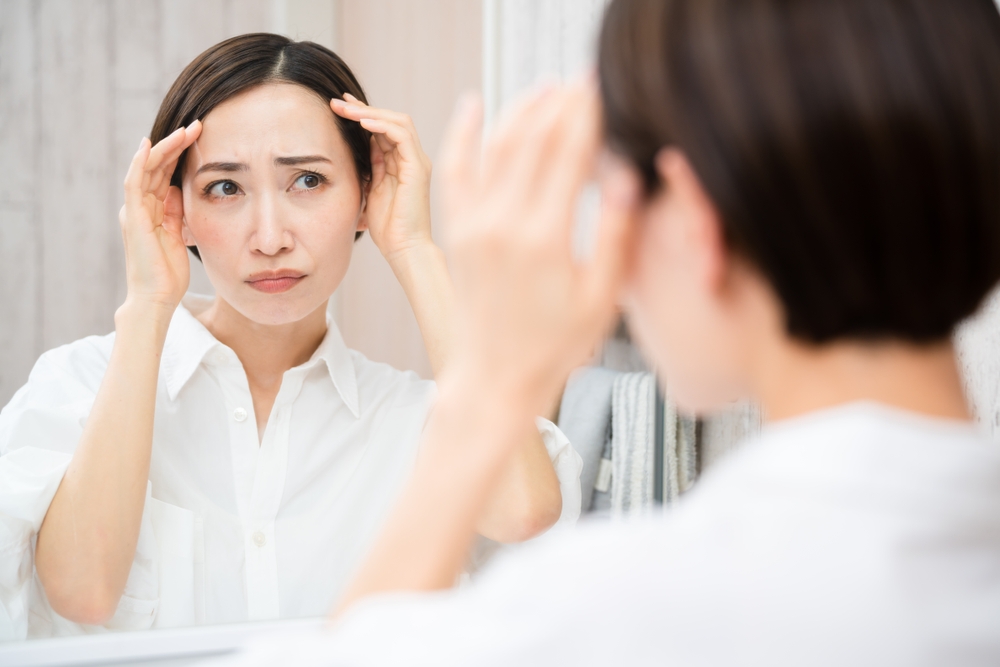 Beauty,Image,Of,A,Young,Woman,Doing,Hair,Care