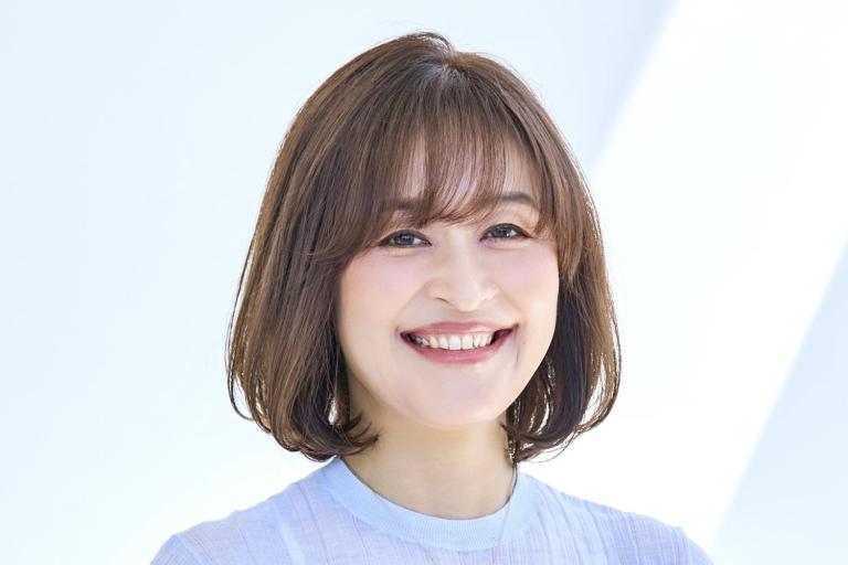 【40代、50代のヘア】ツヤカラーのまろやかボブで、パサつく髪を潤い髪に見せる！