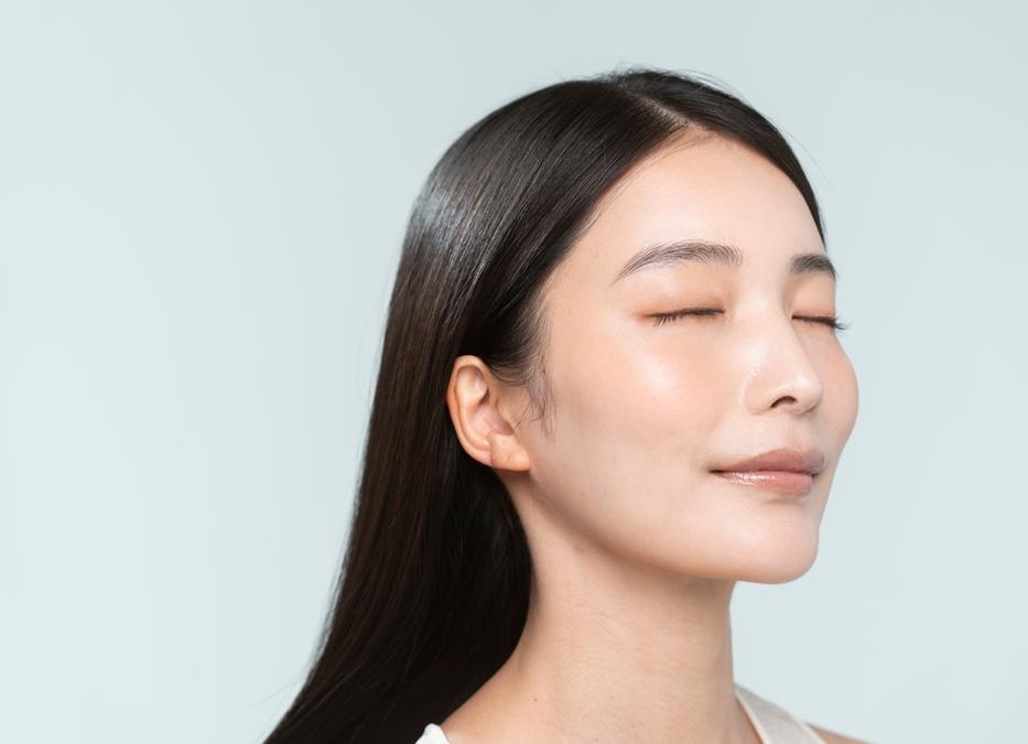 Hair,Care.the,Profile,Of,A,Woman,With,Glossy,Black,Hair.